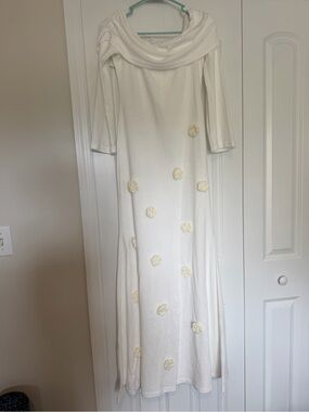 Elegant White Maxi Dress with Floral Appliqués